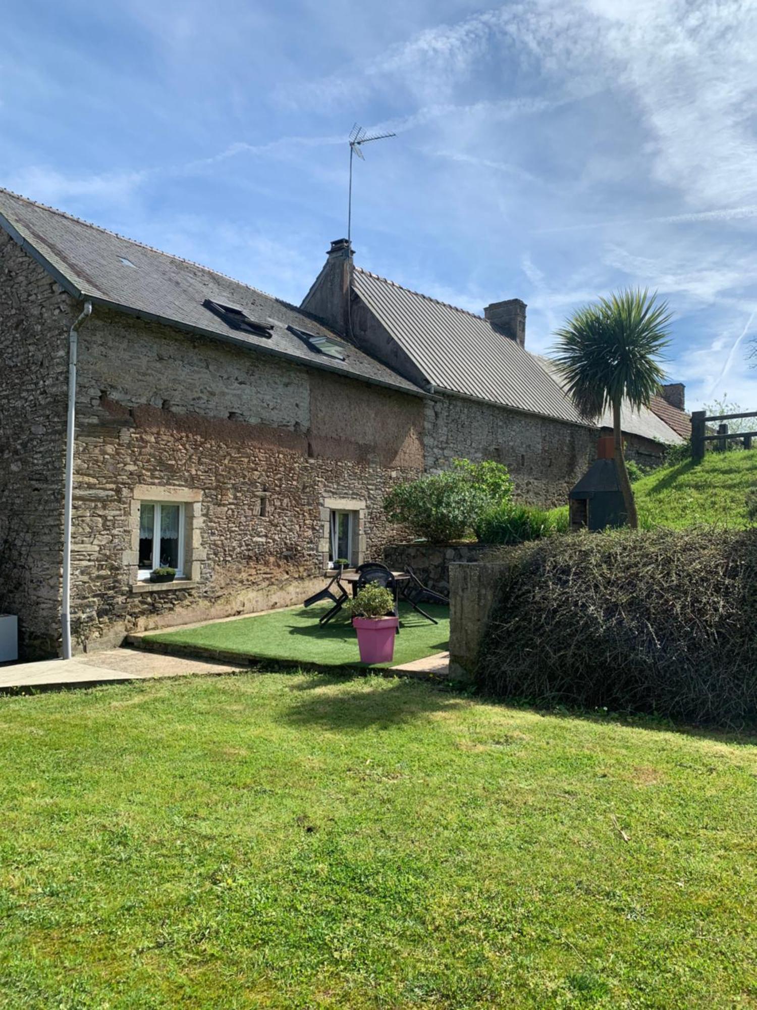 Gite De La Huberderie Quettehou Exterior photo